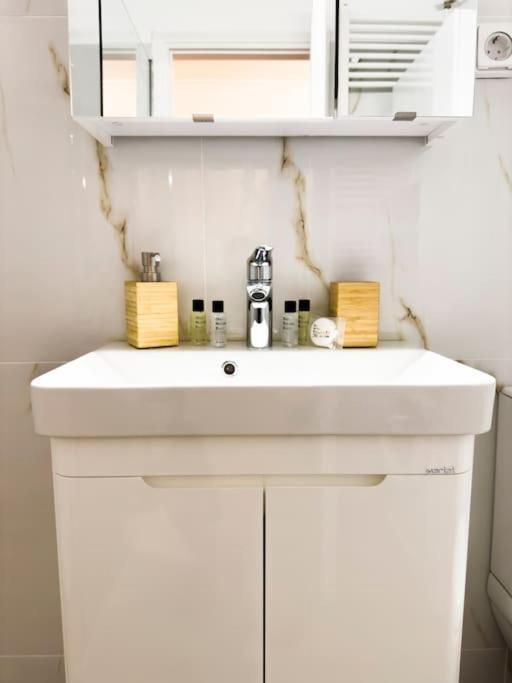 Petite Retreat In Kolonaki, Athens /Netflixアパートメント エクステリア 写真